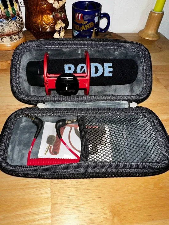 Black Shotgun Microphone with Red Shock Mount - Picture 2 of 4